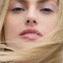 CASHMERE-EYELIGHTS-Wildflower-MODEL.webp