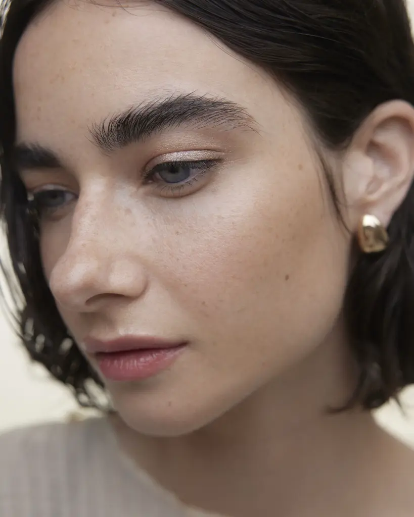 LOOK_1_SARA_EYES_La Lumière_Perle_1989_.webp