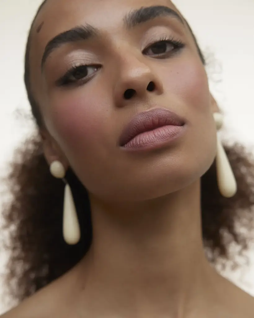 Le Rouge - Model Medium Skin - Magnolia.webp