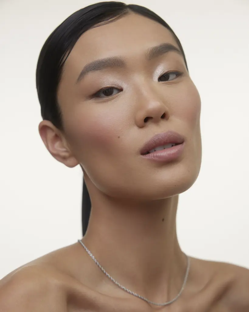 Le Rouge - Model Light Skin - Magnolia.webp